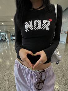 Y2K甜美酷感女款秋冬新款 1件式小碼個性化愛心字母波點印花休閒修身顯身材長袖黑色上衣 - 黑色 - 查看 4