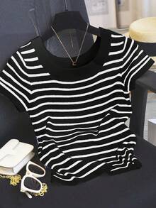 Blusa de punto de manga corta casual con rayas y contraste de color para tallas grandes, ideal para el verano - Blanco y Negro - Ver 1