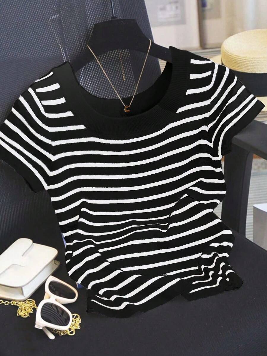 Blusa de punto de manga corta casual con rayas y contraste de color para tallas grandes, ideal para el verano - Blanco y Negro - Ver 1