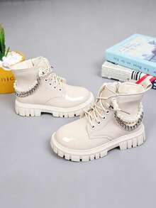 Sepatu Bot Fashion Anak Perempuan Sepanjang Musim, Sepatu Bot Gaya Fungsional dengan Hiasan Mutiara + Rantai Logam, Gaya Motor Punk Jalanan, Anti Selip dan Tahan Aus, Cocok untuk Usia 5-12 Tahun - Krem - View 3