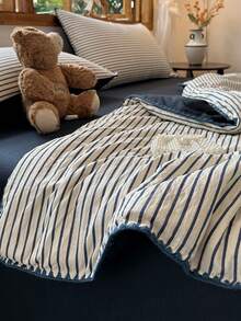 1pc Summer Thin Quilt, Shell Embroidery Edge Craft, Striped Pattern Crinkled Gauze Summer Quilt, Summer Home Bedding And Air-Conditioned Room Quilt, Suitable For Bedroom, Guest Room, Hotel, Dormitory, Machine Washable Summer Quilt, Only Quilt, Pillowcase Not Included - Blue and White - View 7