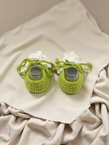1 Pair Handmade Crochet Infant Booties, Green With White Daisy Flowers, Yellow Centers, Soft Knit Shoes - Green - View 6