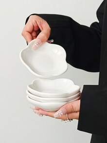 1pc/3pcs/6pcs Japanese Style Thickened Plum Blossom Ceramic Small Dish, 4 Inch White Sauce Dish, Dipping Dish, White Asymmetrical Petal Dessert Plate, Afternoon Tea Snack Plate, Hot Pot BBQ Cumin Chili Powder Dish, Soy Sauce Vinegar Dish, Ketchup Salad Dressing Dish, Side Dish Kimchi Plate - View 2