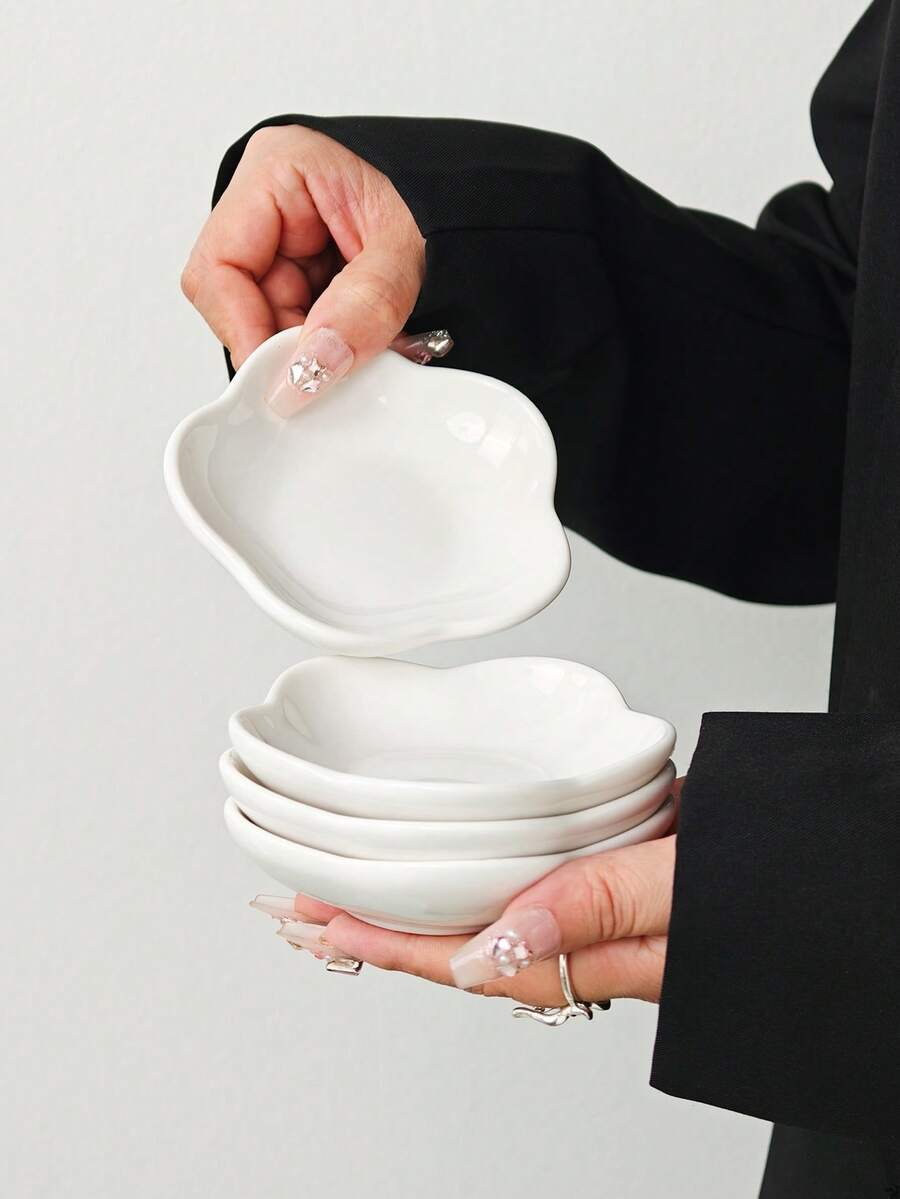 1pc/3pcs/6pcs Japanese Style Thickened Plum Blossom Ceramic Small Dish, 4 Inch White Sauce Dish, Dipping Dish, White Asymmetrical Petal Dessert Plate, Afternoon Tea Snack Plate, Hot Pot BBQ Cumin Chili Powder Dish, Soy Sauce Vinegar Dish, Ketchup Salad Dressing Dish, Side Dish Kimchi Plate