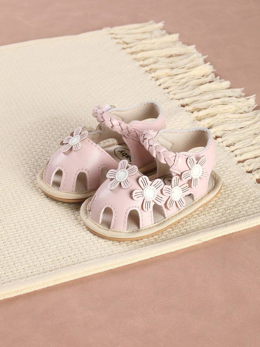 1 Pair Infant Floral Hollow Out Flat Sole Simple Versatile Sandals Suitable For Summer - Pink - View 1