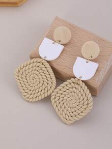 1 Pair INS Cream Nude 3-Layer Patchwork Woven Square Earrings, Soft Korean Style Commute Beach Vacation Relaxed Vibe Dangle Straw Woven Women's Earrings, Suitable For Beach Vacation, Spring/Summer Picnic Camping, Daily Office Commute, Ancient Town Artistic Travel Photography, Matching With Beige/Cream/Coffee Linen Dresses - Multicolor - View 8