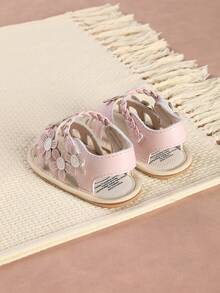 1 Pair Infant Floral Hollow Out Flat Sole Simple Versatile Sandals Suitable For Summer - Pink - View 3