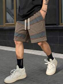 Pantalones cortos casuales de estilo urbano para hombres, color café con parches y dobladillo deshilachado, cintura con cordón, corte holgado - Café integral - Ver 1