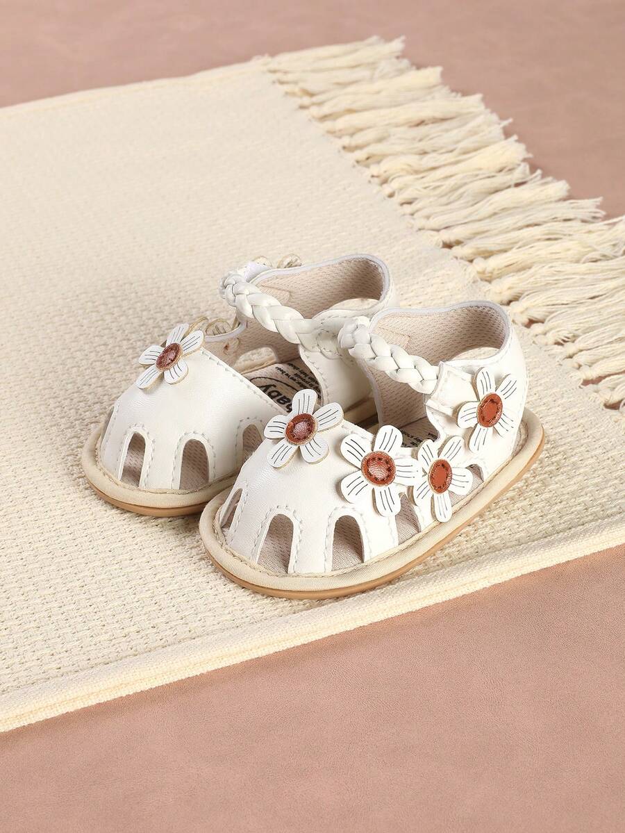 1 Pasang Sandal Bayi Motif Bunga Berongga Sol Datar Sederhana Serbaguna Cocok untuk Musim Panas - Putih - View 1