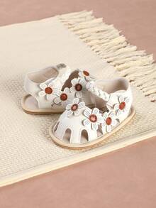 1 Pasang Sandal Bayi Motif Bunga Berongga Sol Datar Sederhana Serbaguna Cocok untuk Musim Panas - Putih - View 2