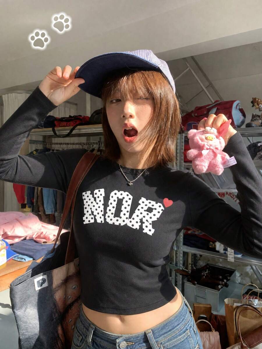 Y2K甜美酷感女款秋冬新款 1件式小碼個性化愛心字母波點印花休閒修身顯身材長袖黑色上衣 - 黑色 - 查看 1