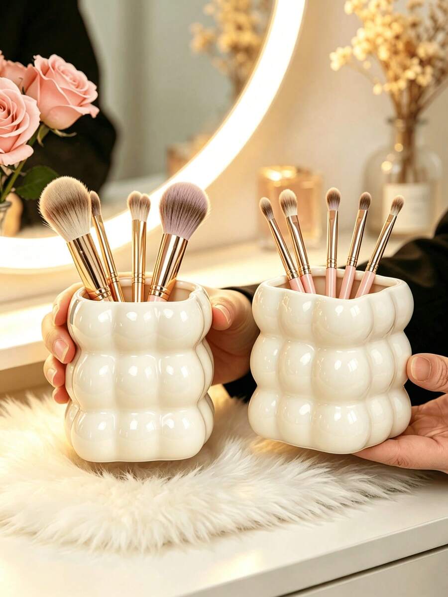 1 Stück cremefarbener Bubble-Make-up-Pinselhalter, süßer quadratischer Wolken-Make-up-Pinsel-Aufbewahrungsbehälter, Schminktisch-Organizer, mädchenhafte Badezimmer-Dekoration Stifthalter, geeignet für Schminktisch, Badezimmer und Schlafzimmer, exquisites Desktop-Aufbewahrungselement, großer Kosmetik-Aufbewahrungsbecher, ideales Geschenk für Frauen - A - Übersicht 1