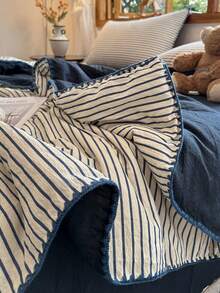 1pc Summer Thin Quilt, Shell Embroidery Edge Craft, Striped Pattern Crinkled Gauze Summer Quilt, Summer Home Bedding And Air-Conditioned Room Quilt, Suitable For Bedroom, Guest Room, Hotel, Dormitory, Machine Washable Summer Quilt, Only Quilt, Pillowcase Not Included - Blue and White - View 8