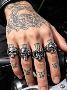 Juego de anillos de calavera tallada estilo oscuro de nicho, anillo de cabeza de carnero estilo motocicleta americana con rosa, anillo de cabeza de fantasma sobredimensionado resistente, accesorio versátil de uso diario personalizado de estilo callejero audaz y en capas, decoración regalo de Halloween, estilo aleatorio 1 pieza/2 piezas/3 piezas/4 piezas - Plata antigua - Ver 2