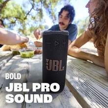 Grip 緊湊型藍牙喇叭,強勁 JBL Pro 音效,氛圍燈,最高 14 小時播放時間,IP68 防水防塵,防摔設計,Auracast™ 多喇叭連接 - 查看 5