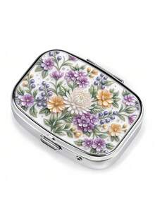 1 buah Kotak Pil Persegi Ukuran Saku dengan Motif Bunga Daisy Ungu dan Putih, Buah Beri, dan Daun Hijau. Tampilannya yang elegan, cerah, dan terinspirasi dari taman menambah pesona pada kotak penyimpanan portabel Anda. - MultiWarna - View 6