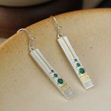 Light Luxury Vintage Long Earrings, Vertical Textured Design With Green Synthetic Zirconia Inlay; Suitable For Office, Evening Party, Romantic Date And Daily Elegant Outfits - Silver - View 6