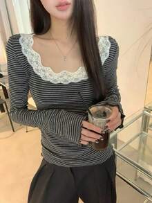 Atasan Wanita Lengan Panjang Model Base Layer 2026 Terbaru Musim Semi, Kaos Bergaris Hitam dengan Desain Renda Pas Badan - Hitam - View 2