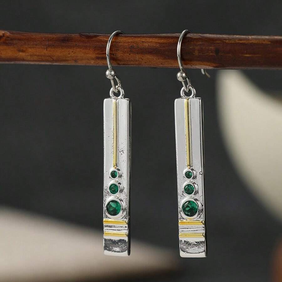 Light Luxury Vintage Long Earrings, Vertical Textured Design With Green Synthetic Zirconia Inlay; Suitable For Office, Evening Party, Romantic Date And Daily Elegant Outfits - Silver - View 1