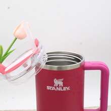 Stanley Ouencher Tumbler, Stainless Steel Insulated Cup, Leakproof Lid & Straw, Portable Handle, Cupholder Compatible, Large Capacity. Ideal Gift For Men & Women For Various Holidays - 玫瑰紅 - 查看 2