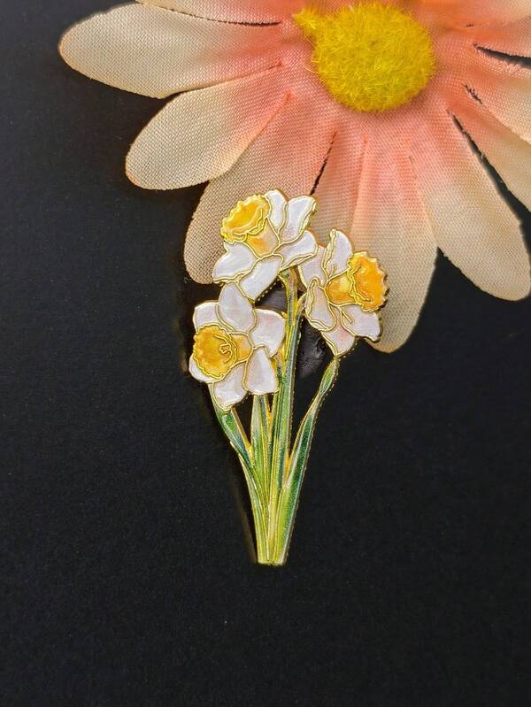 1PC Elegant Daffodil Bouquet Enamel Pin, Botanical Narcissus Brooch Lapel Badge For Jackets Backpacks, Gift For Women & Flower Lovers