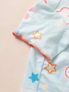 Camiseta para perro con estampado de pata y hueso, ribete de color contrastante, manga corta, ajustada y que cubre el vientre, ropa diaria para cachorro - Celeste - Ver 7