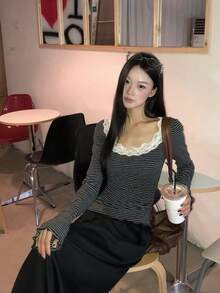 Atasan Wanita Lengan Panjang Model Base Layer 2026 Terbaru Musim Semi, Kaos Bergaris Hitam dengan Desain Renda Pas Badan - Hitam - View 3