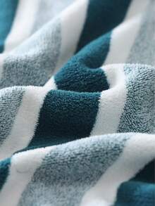 3/1pc 13.8*13.8in/16.5*27.6in/27.6in/27.6x55in Gradient Striped Coral Fleece Towel, Ultra Fluffy Thickened High Absorbent Quick Dry Face Towel, Hotel Spa Daily Shower Fitness Beach Travel Minimalist Modern Striped Bath Towel - Blue and White - View 9