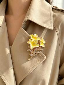 1pc Premium Yellow Flower Brooch, Fashionable Creative Versatile Women's Clothing Accessory Corsage - Yellow - View 3