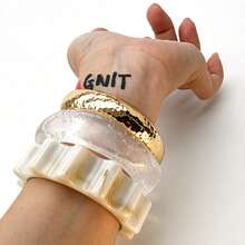 GNIT Gelang Emas & Resin untuk Wanita, 3 Buah/1 Buah Gelang Tebal yang Dapat Ditumpuk dengan Emas dan Perak Bertekstur, Set Perhiasan - Putih-coklat, ular emas, blok tembus pandang - View 2