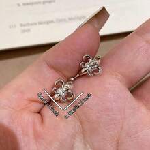 1pc Fashionable Unique Minimalist Niche Versatile Exquisite Luxury High-End Iris Flower Hoop Earrings, Suitable For Women's Daily Wear - Silver - View 4