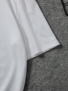 Nuovo T-shirt da uomo, stampa Y2K, lo stile bianco presenta il testo rosso e blu BRANDNAME STUDIO, abbinato a un'immagine di personaggio, decorazioni a forma di stella - Bianco - Visualizzare 4