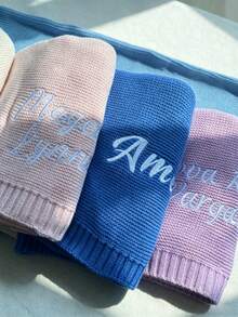 客製化刺繡針織毯，嬰兒車蓋毯，包巾，午睡毯，沙發披毯，個性化刺繡標誌，可機洗，可手洗（姓名/首字母/文字/日期/祝福），柔軟舒適，適合四季，居家、床鋪、旅行，情人節禮物，床罩，沙發毯，現代刺繡設計/午睡毯，便攜|時尚|柔軟觸感，週年紀念 - 彩色 - 查看 3