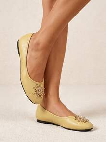planare New Women's Fashion Minimalist Casual Slip-On Round Toe Flat Shoes With Metal Sunflower Decor, Yellow-Green Color, Suitable For Daily Commute, Dating, Office, Shopping, Comfortable And Stable Wear, Soft Sole Design, No Fatigue, Cute Shoes, Comfortable Women's Shoes, Apartment, Women's Apartment, Yellow-Green Flat Shoes, Mary Jane Shoes, Mules, Elegant Women's Shoes - Yellow-green 2 - View 3