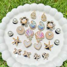 22 pezzi Ciondoli per scarpe serie oceano dorati, conchiglie, stelle marine, fiocchi, accessori fai-da-te, set di ciondoli per ciabatte forate - Dorato - Visualizzare 12