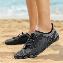 夏季赤脚敏感沙滩防割五指水上鞋，户外情侣旅行度假必备，方便水上运动游泳涉水徒步，适合健身房瑜伽跑步所有季节 - 黑灰 - 查看 18
