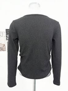 Kaos Lengan Panjang Gaya Amerika Kasual dengan Bordir dan Ikat Pinggang, Atasan Musim Semi yang Melangsingkan - Grey - View 9
