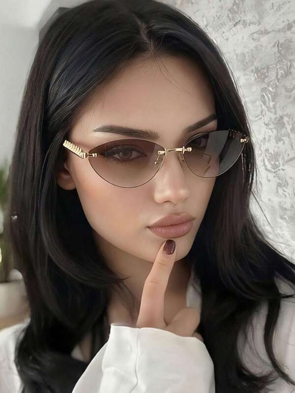 زوج واحد من نظارات نسائية بتصميم عين القطة بدون إطار من معدن فاخر بساق رفيعة بأسلوب الشارع العصري