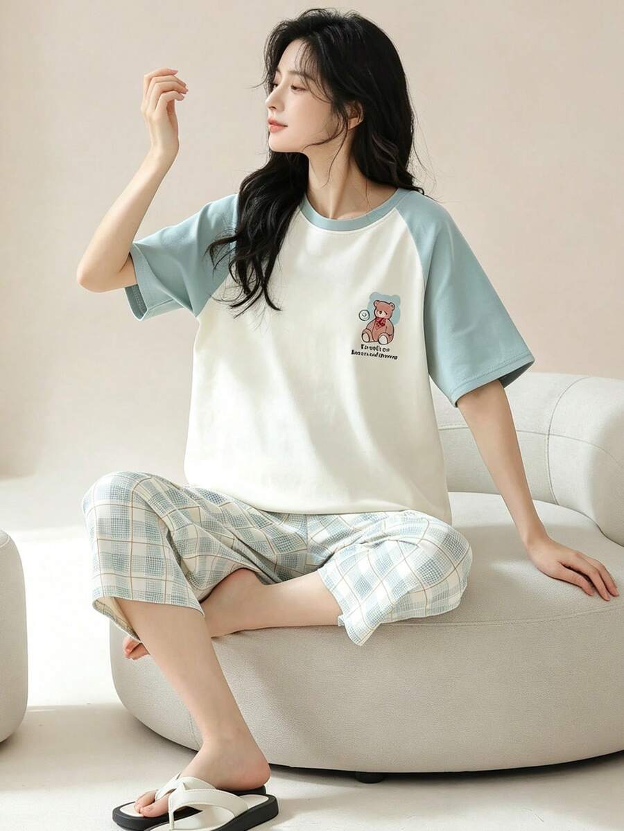 AICJ 纯色休闲简约女士家居服春夏母亲节卡通熊圆领套头衫蓝白格子睡衣套装短袖上衣七分裤2件套 - 藍白色 - 查看 1