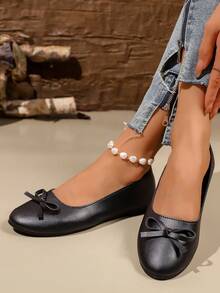 1 Pair Women's Minimalist Black Low Vamp Ballet Shoes, Smooth Upper With Round Soft Toe And Matching 3D Bow, Neat Stitching, One-Piece Slip-On Design For Easy Wear, Low Flat Heel For Stable Walking, Elegant And Clean Color, Suitable For Daily Commute, Weekend Shopping, Family Gatherings And More, Pairs Well With Jeans, Various Midi And Mini Skirts, A Versatile Basic Flat Shoe For A Gentle And Elegant Everyday Look - Black - View 2