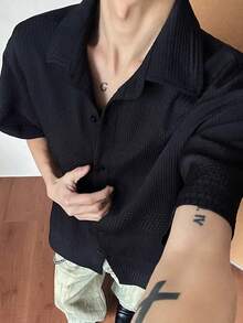 男士衬衫一件，黑色竖条纹纹理衬衫领，短袖，透气舒适，可机洗/干洗，休闲简约风，适合日常/度假穿着。 - 黑色 - 查看 4