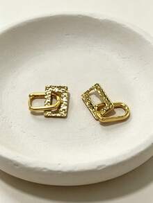 Women's Hammered Gold Square Interlocking Hoop Earrings, Minimalist Textured Geometric Double Ring Drop Earrings, Lightweight Versatile Jewelry For Daily Wear, Suitable For Wedding, Party, Holiday Gift, Women's Wedding, Christmas, Birthday Gift - Square Minimalist Earrings - View 6