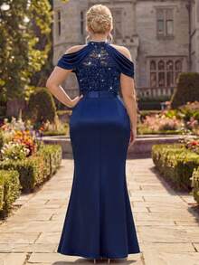 Große Größen Neckholder-Kleid mit Pailletten, Blumen-Spitze, Cut-out-Schulter, Cape-Ärmeln, Kontrastfarbe, plissiertem drapiertem Vorderteil, Satin, formelles Partykleid, elegant, Sommer - marineblau - Übersicht 2