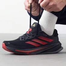 Adidas 新款 Supernova Rise 避震透氣中性健身跑步鞋 - 黑色/紅色 - 查看 4