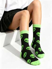 1/3 Pairs Street Style Alien Print Mid-Calf Socks, Unisex, Black And Green Contrast Color Alien Head Pattern, High Elasticity, Moisture-Wicking, Casual Socks, Hip-Hop Style, Matches Cargo Pants And Sneakers, All-Season Wear - Multicolor - View 2