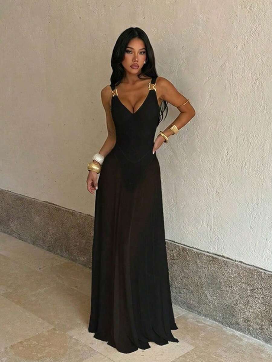 女款優雅無袖金屬鍊條洋裝，適合生日派對場合