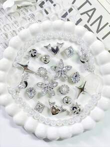 20件組 金色與銀色水鑽鏈條花朵與愛心鞋飾，ABS材質 DIY 可拆卸配件，適用於涼鞋與克羅格鞋，禮物 - 白珠珠鏈條 - 查看 3