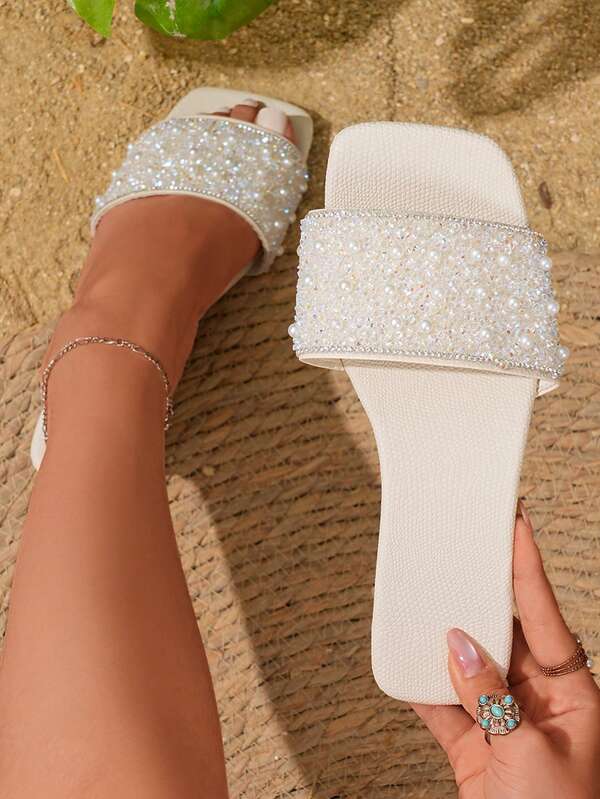Dép lê nữ size lớn mẫu mới 2026 thời trang hè, giày nữ big size, sandal bệt nữ mùa hè đính đá, dép lê trắng xỏ chân không hậu, giày nữ đính đá mặc ngoài trời dáng rộng thoải mái, giày đi biển mùa hè cho nữ và bạn gái