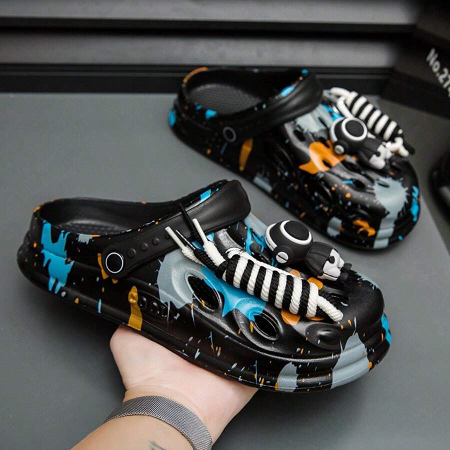 Men's Splatter Graffiti Print EVA Thick Sole Clogs, Astronaut Accessory Decoration Adjustable Strap Non-Slip Outdoor Beach Bathroom Slippers - Black - View 1