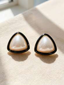 1 Pair Of Fashionable Personalities Exquisite And Compact Triangle Earrings Suitable For Women's Daily Commuting ﻿ - Black - View 4